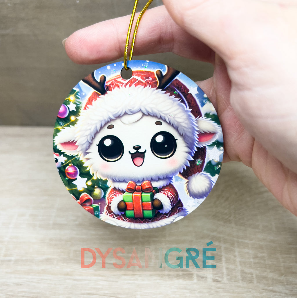 Boule de Noël en bois Mouton avec son costume de renne 75mm