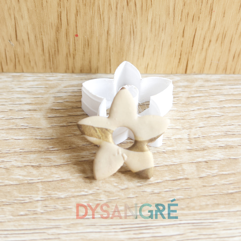 Emporte-pièce forme fleur de Thiaré