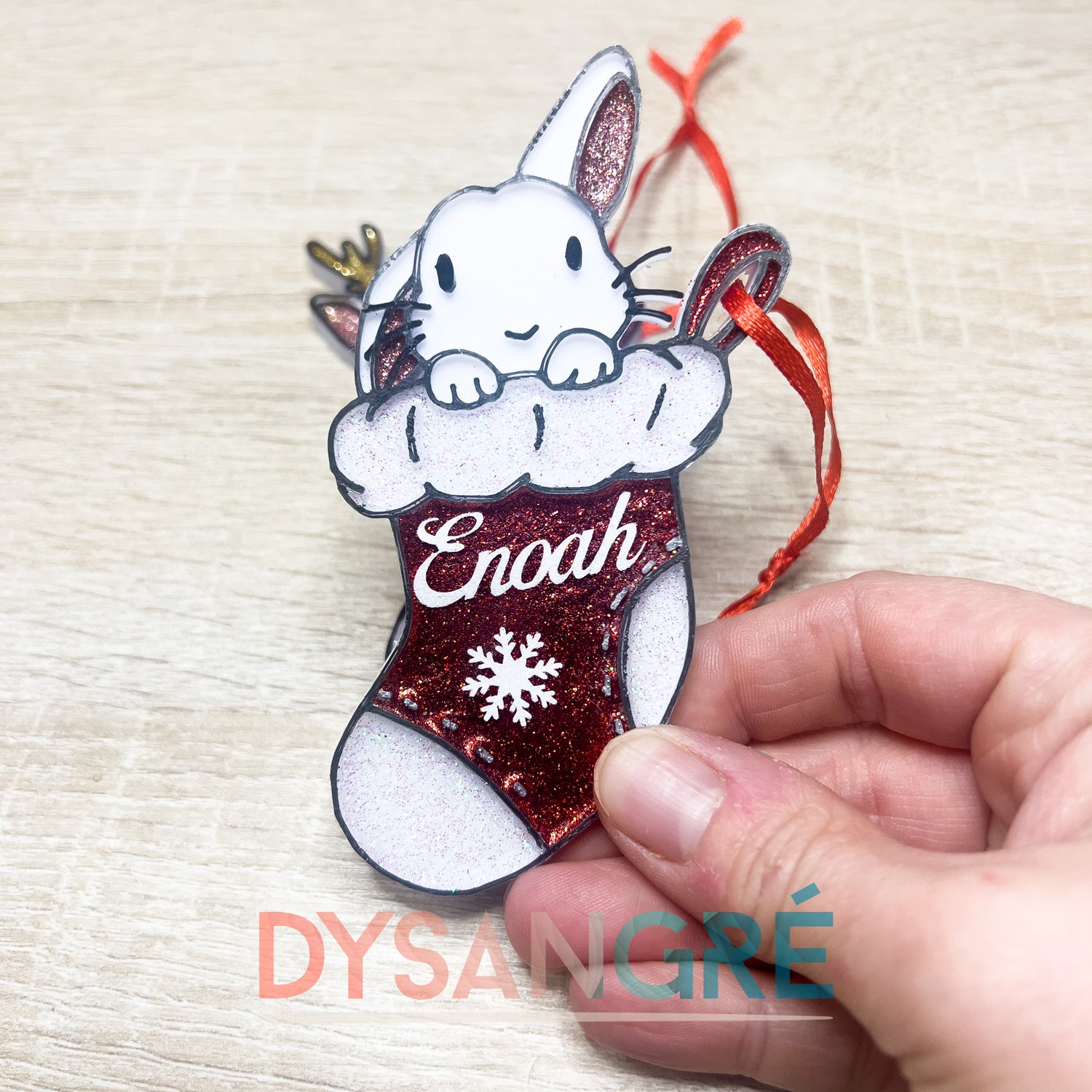 Ornement de Noël en plastique Lapin de Noël dans sa chaussette 11/9 cm